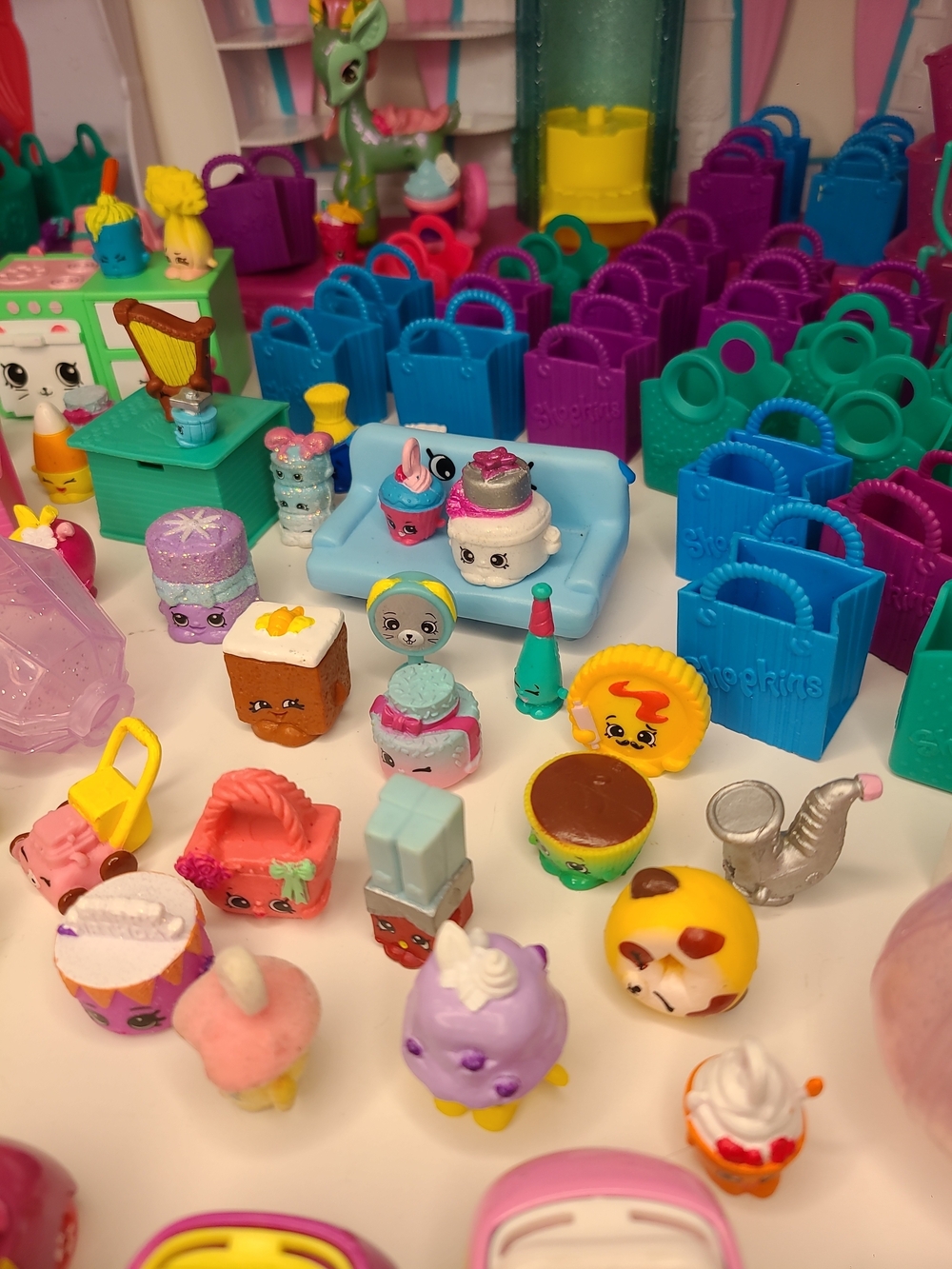 Large Shopkins Bundle Houses Cars & 120+ Figures - Picture 14 of 16